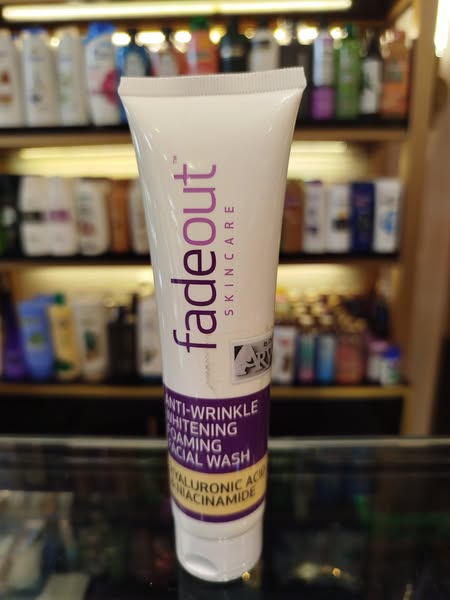 Fadeout Anti-Wrinkle Whitening Foaming Facial Wash